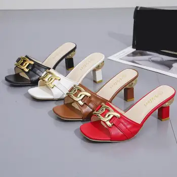 الصيف النعال المرأة الصنادل أحذية نسائية أحذية الذهبي سلسلة معدنية أزياء السيدات عارضة الشرائح البغال Ytmtloy داخلي Zapato Mujer